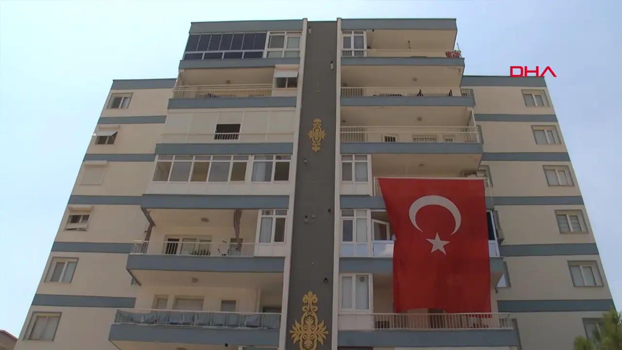 Şehit Er Ramazan Sarıkaya için evinin önünde helallik alındı