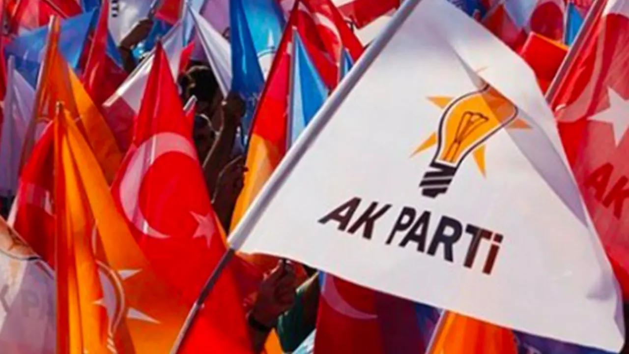 AK Parti il başkanı görevinden istifa etti