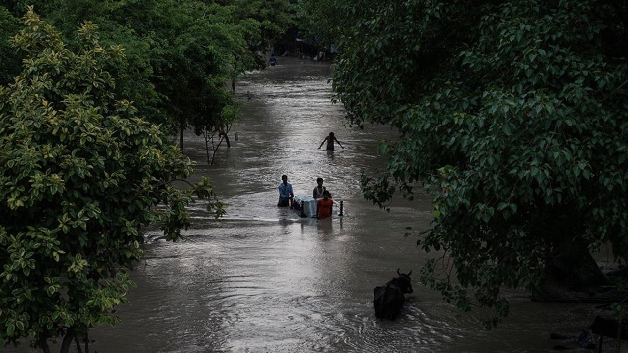 Hindistan'ı muson yağmurları vurdu: Can kaybı 100’ü aştı