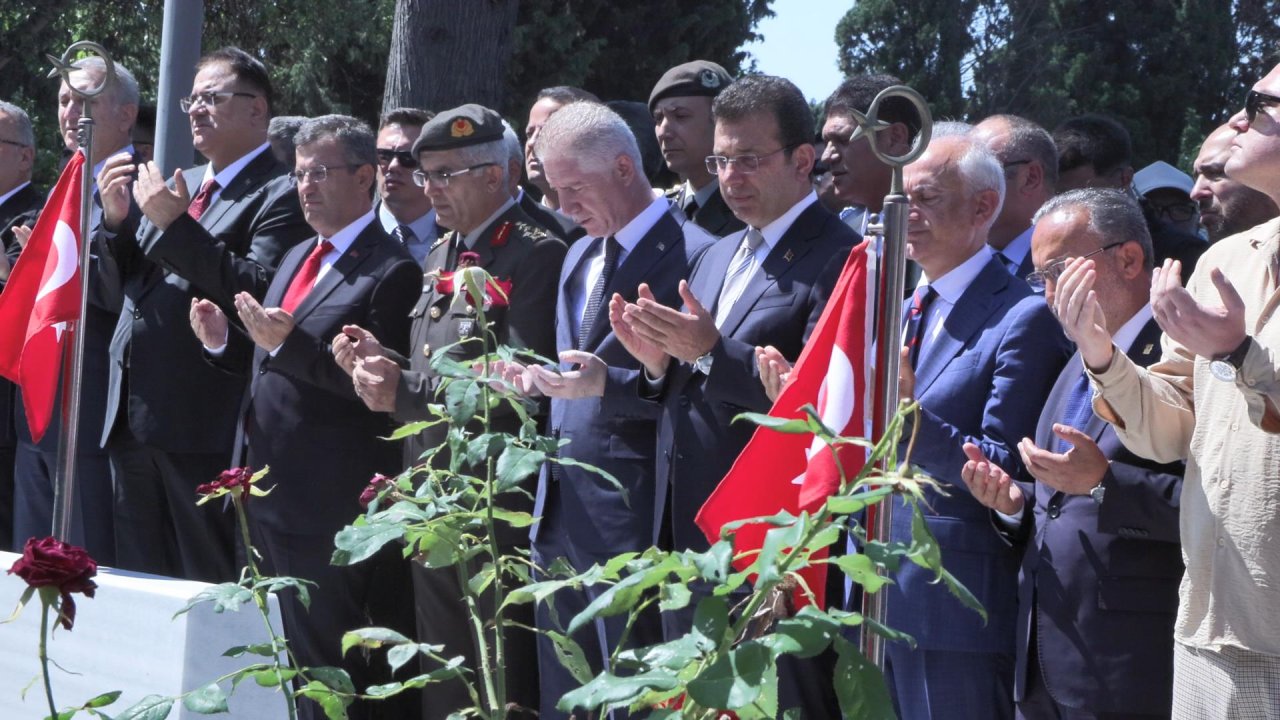 Edirnekapı'da 15 Temmuz Şehitliği'nde anma töreni