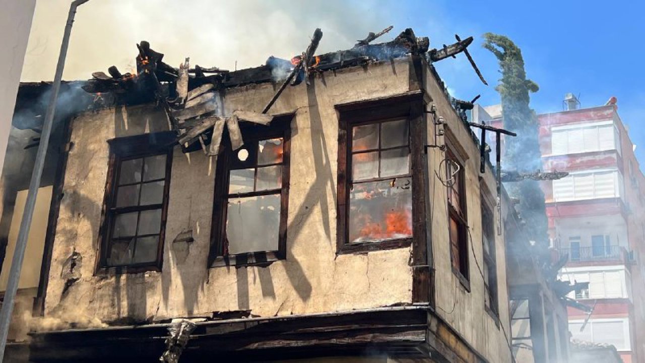 200 yıllık ev yandı, mahalleli seferber oldu