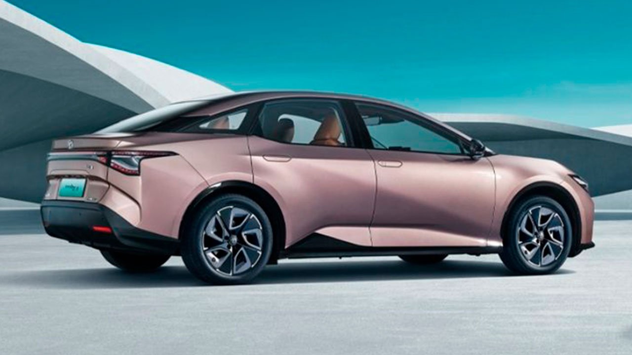 Toyota, elektrikli araçlarını geri çağrıyor!