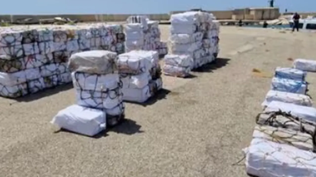 Sicilya açıklarında 5,3 ton kokain ele geçirildi: Geminin varış noktası Türkiye
