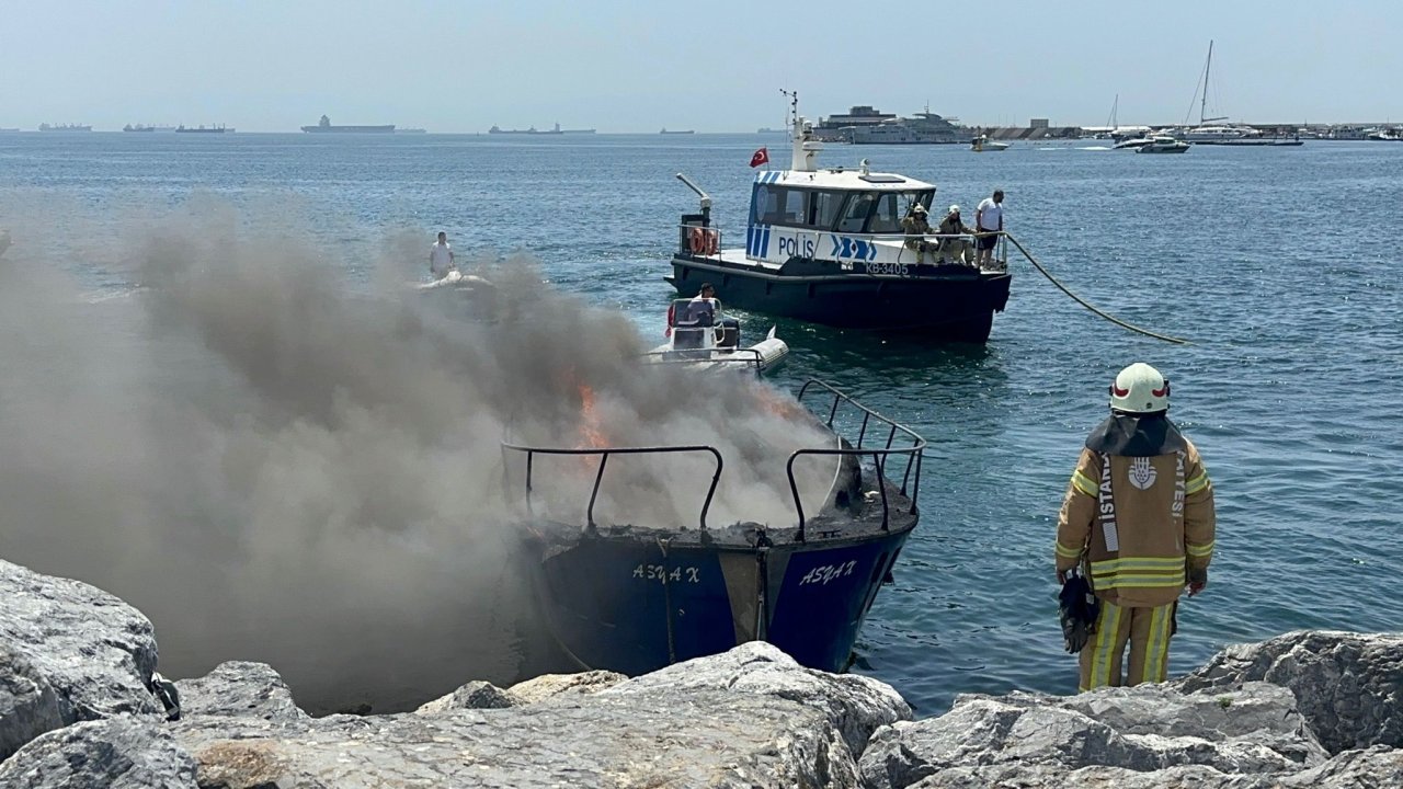 Sahildeki tekne yangını panik yarattı
