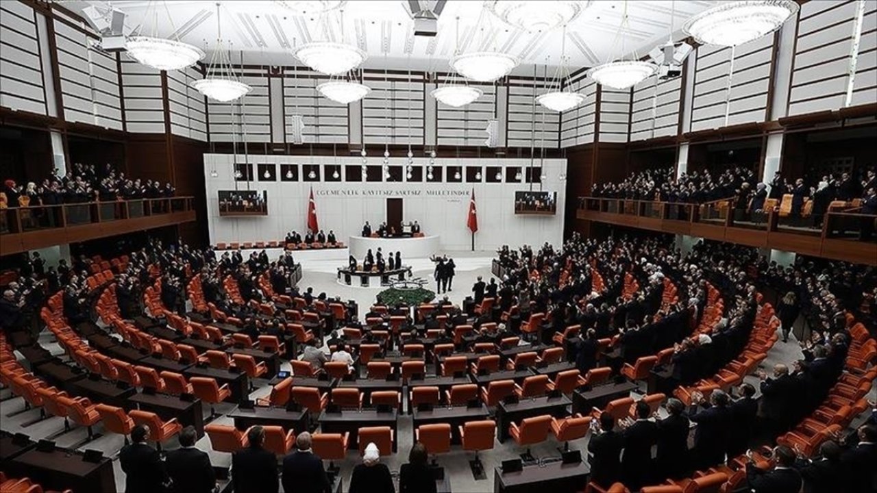 CHP'nin önergesi kabul edilmedi: Meclis yeniden tatile girdi