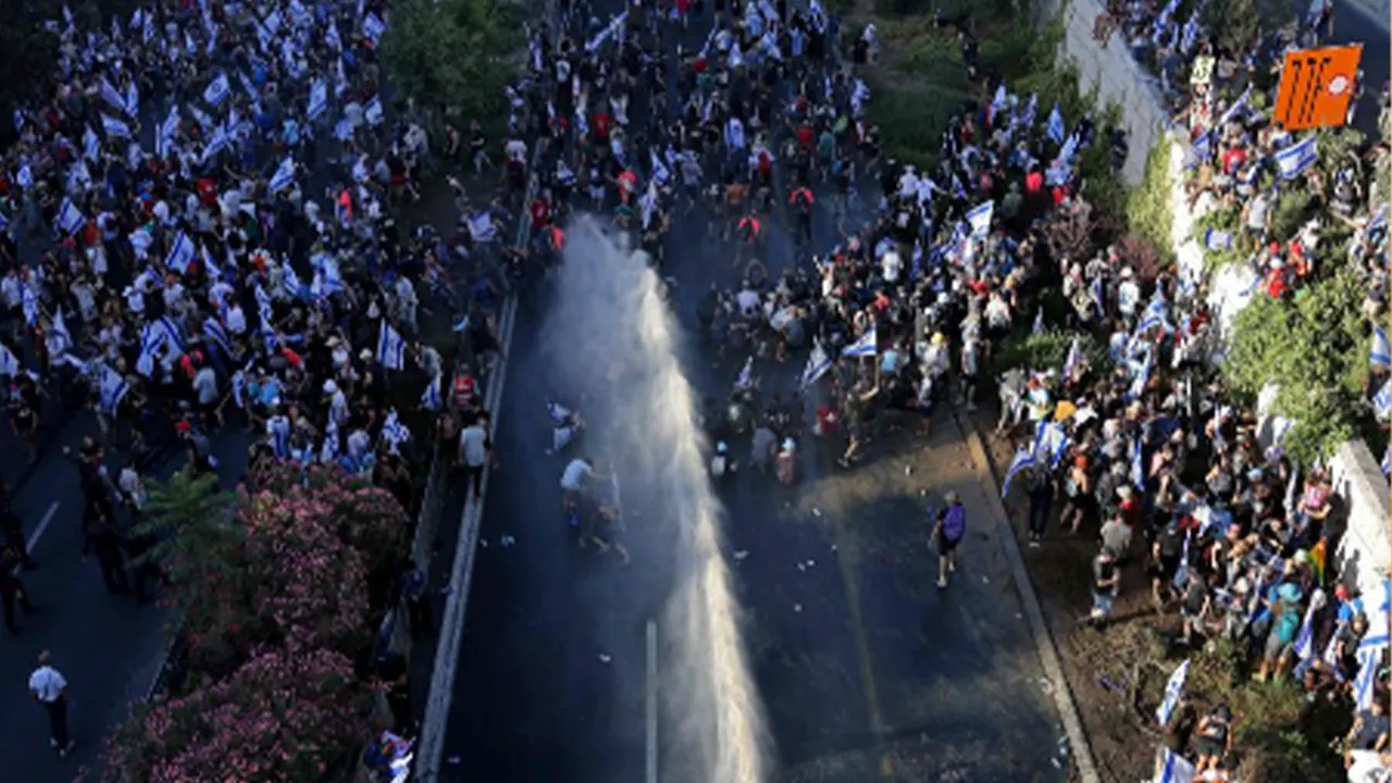 İsrail'i kaosa sürükleyen yasa tasarısı kabul edildi: Göstericiler sokağa indi