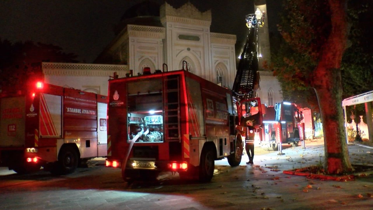 İstanbul'da Yıldız Hamidiye Camii'nde yangın
