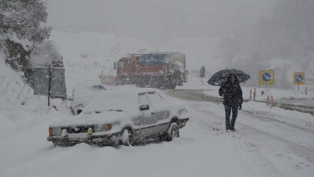 Ankara için kar uyarısı! Okullar yarın tatil mi? Kar kaçta yağacak