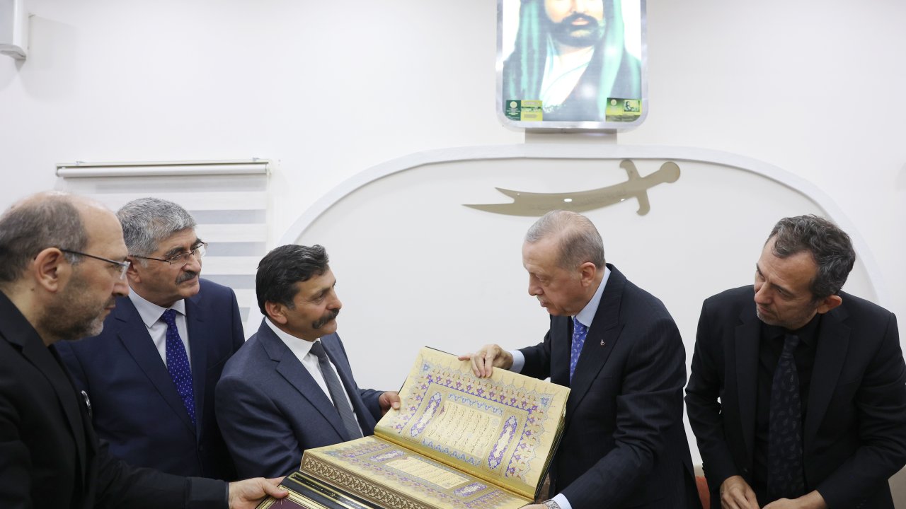 Erdoğan, Cemevi'ni ziyaret etti
