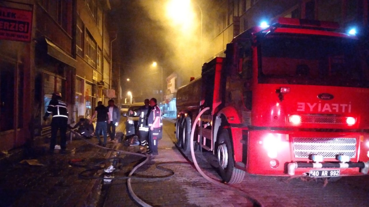 İş hanında yangın: 9 iş yeri zarar gördü