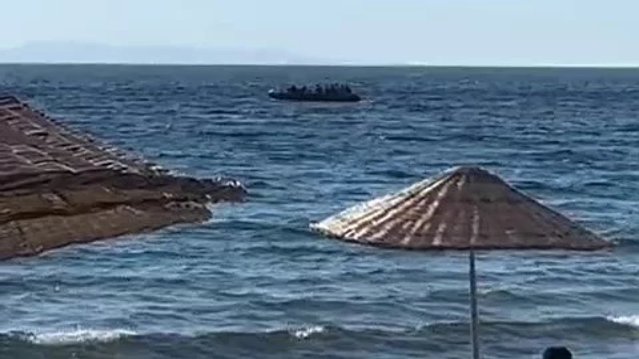 Çanakkale Assos'ta bir grup kaçak, lastik bot ile yasa dışı yollardan giriş yaparken görüntülendi