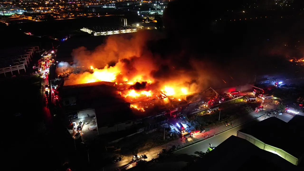 Bursa'daki yangın büyüyor: 9 fabrikaya daha sıçradı