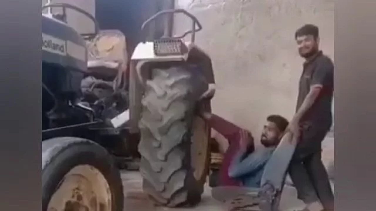 Traktörü tek ayağıyla kaldırmaya çalıştı ayağını kırdı!
