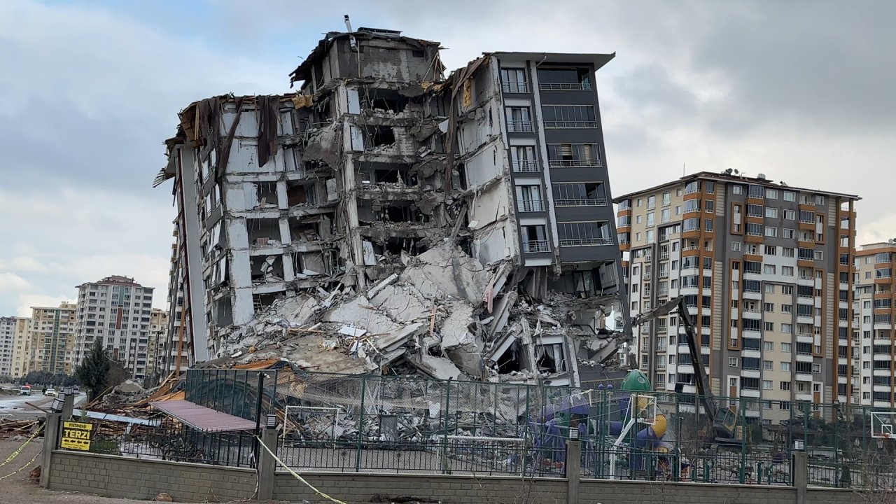 Yüksek katlı ağır hasarlı binalar, patlatılacak