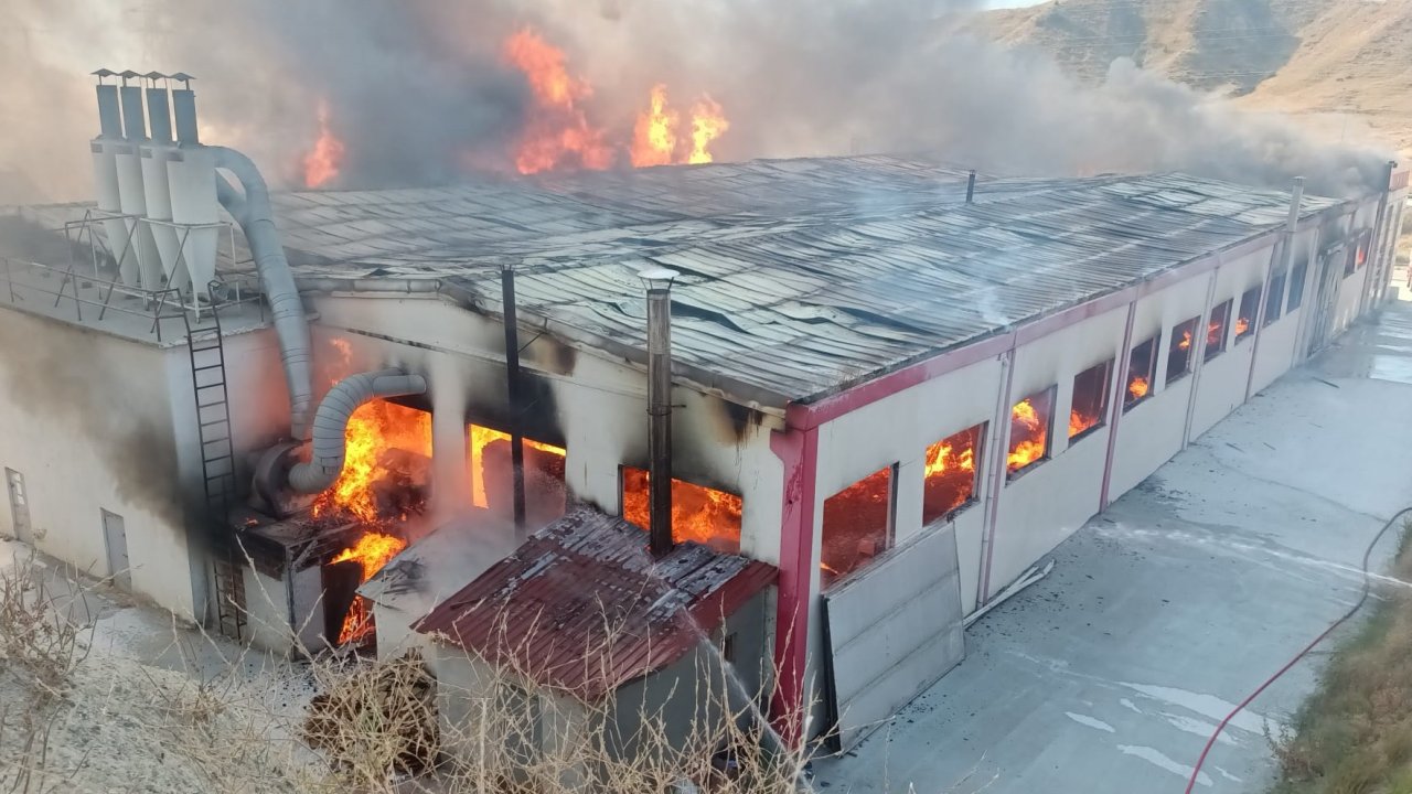 Kastamonu'da fabrika yangını: Müdahale ediliyor
