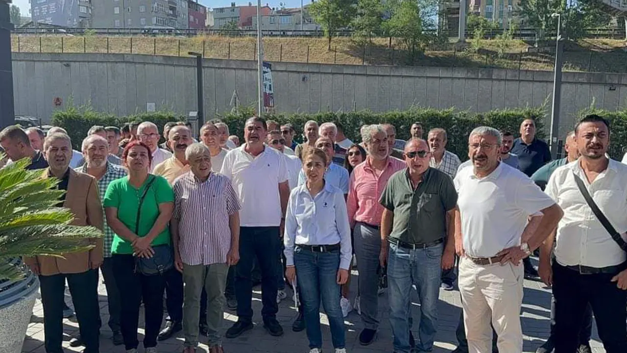 CHP İstanbul İl Başkanlığı önünde Canan Kaftancıoğlu'na protesto