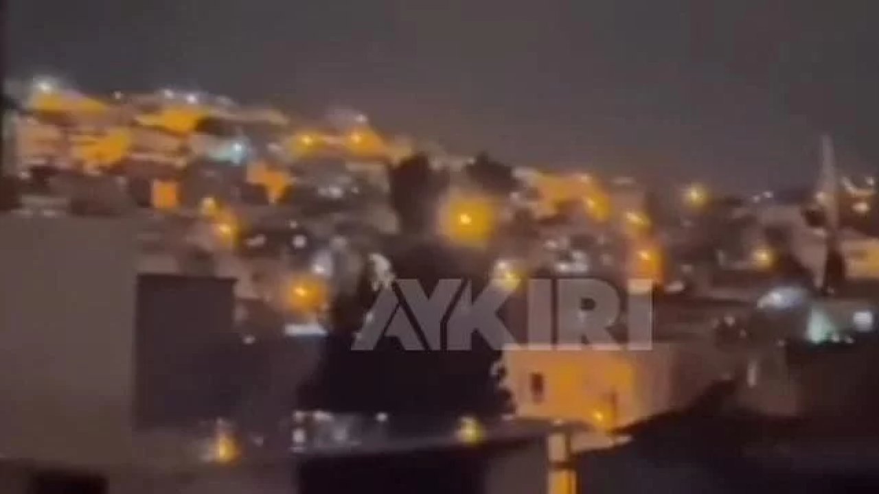 Kahramanmaraş`taki deprem sırasında uyku tutmadığı için terasa çıkan vatandaş, o anları video çekmişti!