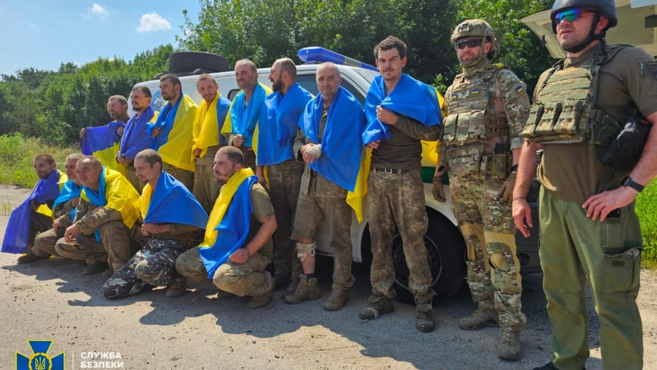 Esir olan 22 Ukrayna askeri ülkesine döndü