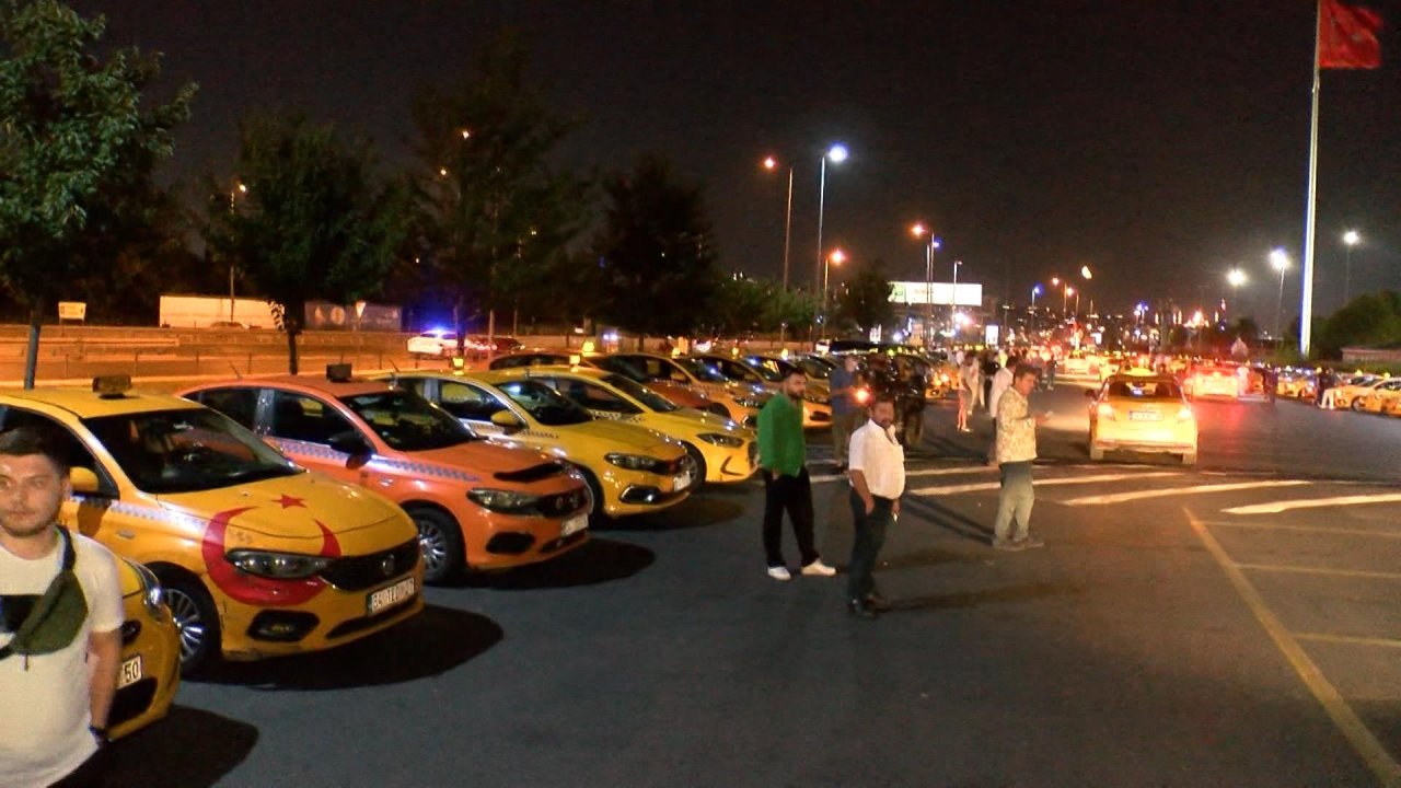 Taksiciler akaryakıt fiyatlarını protesto etti