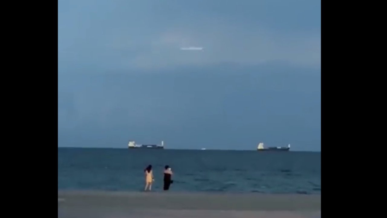 Gökyüzünü çekerken görüntüye takılan cisim şok etti! UFO kameralara mı yakalandı?
