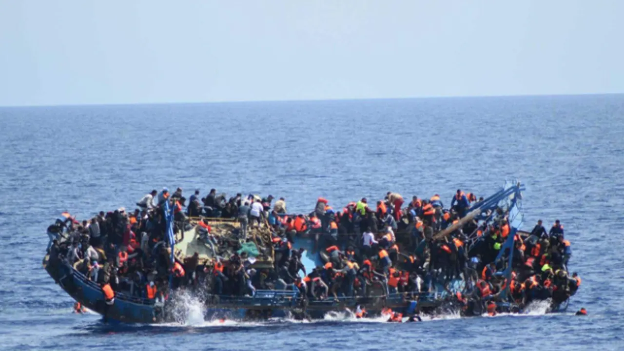 Göçmenleri taşıyan tekne battı: 41 kişi öldü