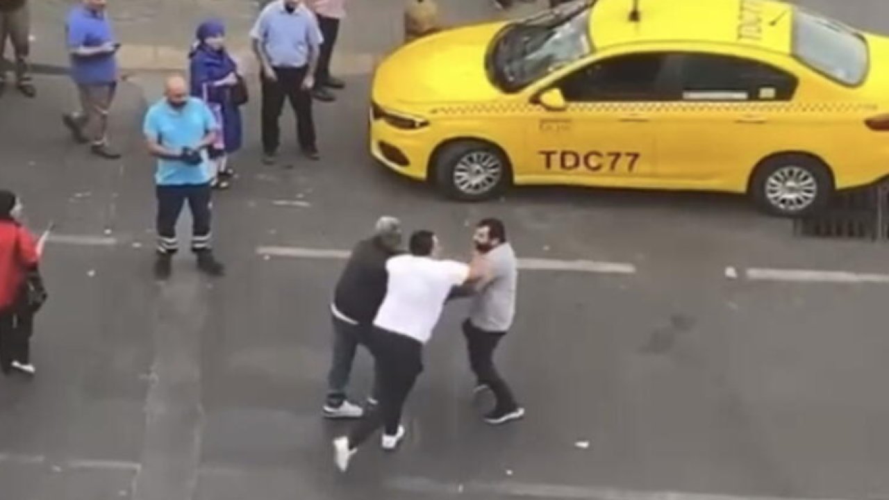 Taksici ile yolcu, cadde ortasında birbirine girdi!