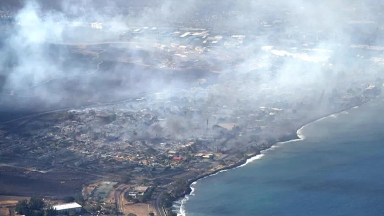 Hawaii'deki yangının tahribatı havadan görüntülendi
