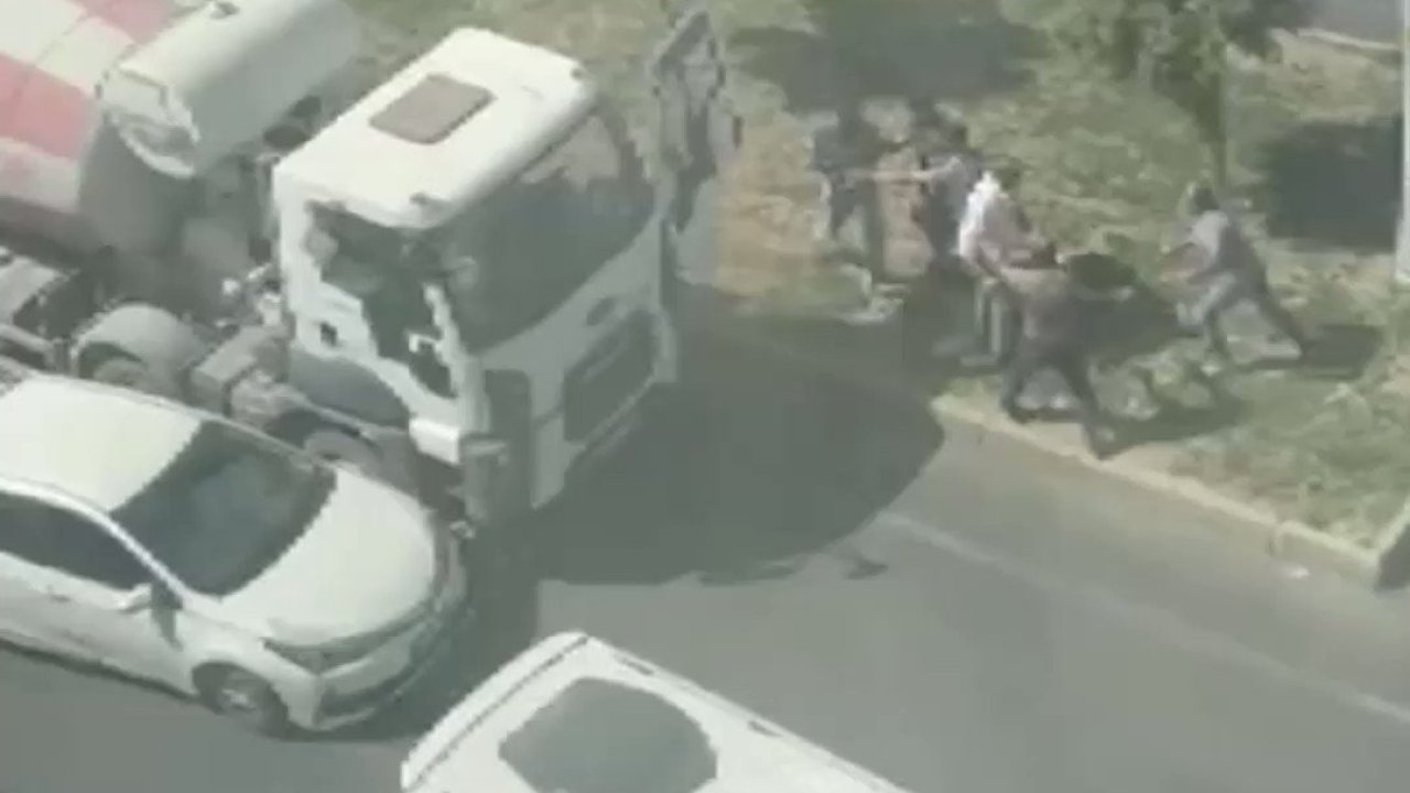 Kazaya sinirlenen adam sürücüyü silahla vurdu