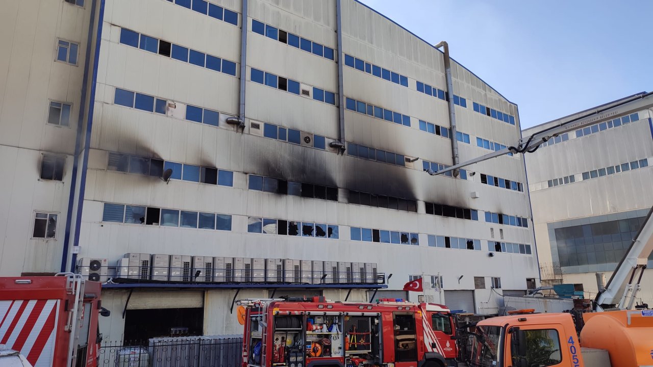 İstanbul'da fabrika yangını: 20 saat sonra söndürüldü
