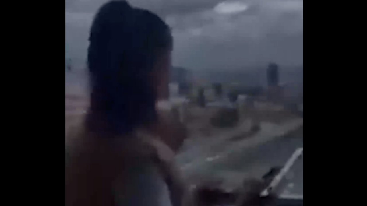 İranlı model : Rezidans balkonundan ateş açtı!