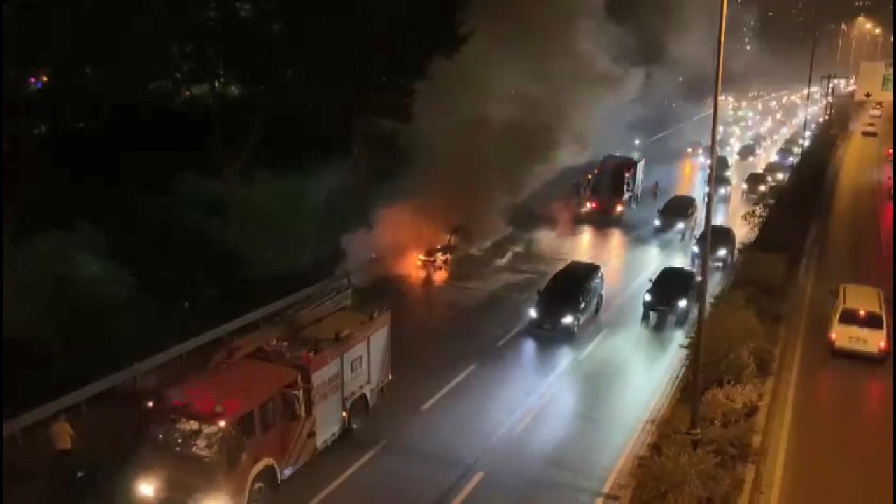 TEM Otoyolu'nda araç yangını: Trafik durma noktasına geldi