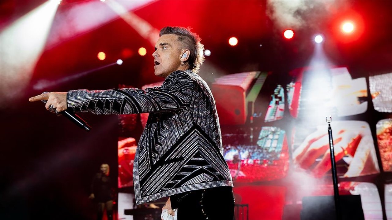 Robbie Williams Türkiye'de ilk konserini verdi