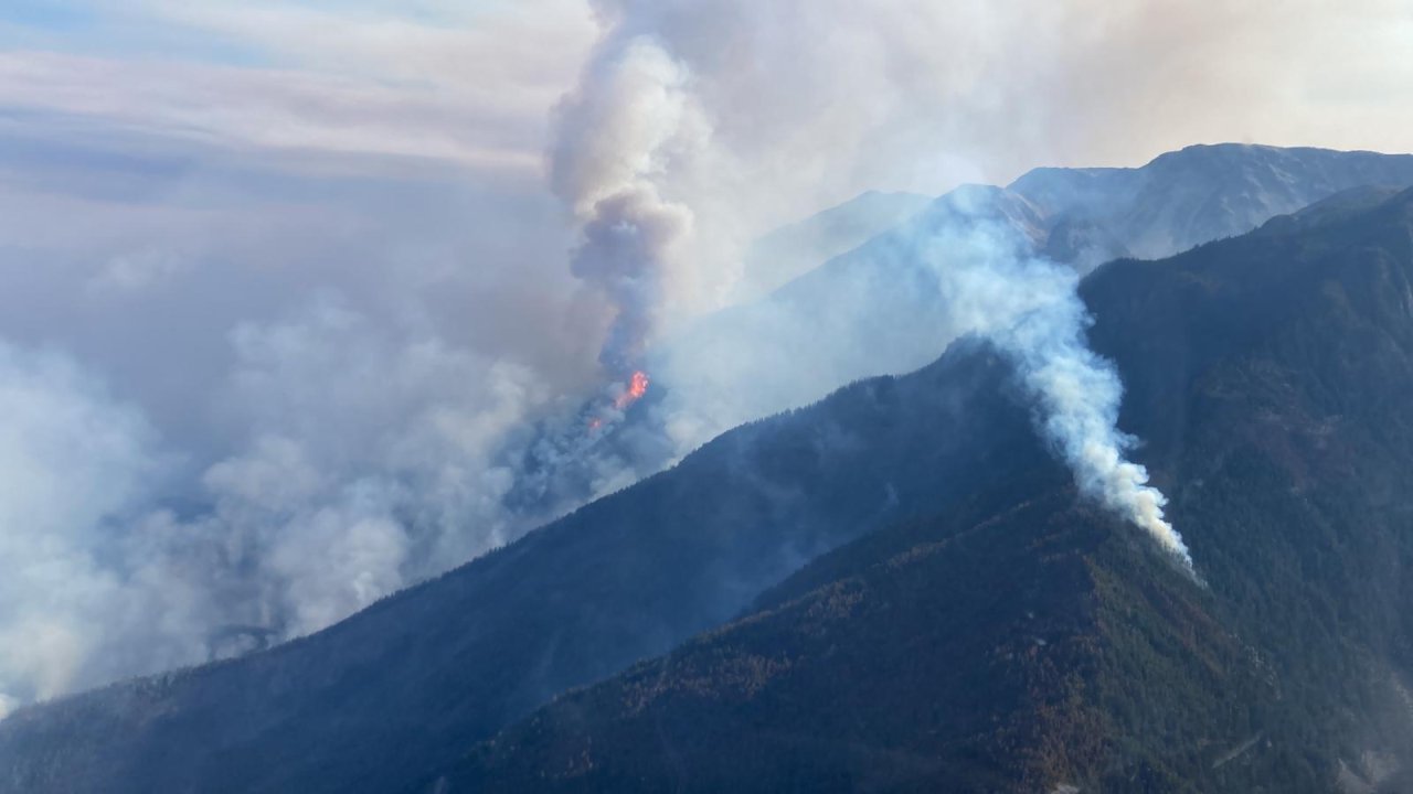 Orman yangınları nedeniyle 35 bin kişiye tahliye