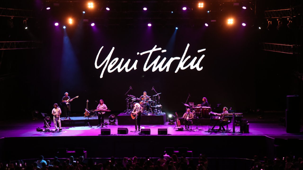 Yeni Türkü'den festival tadında konser