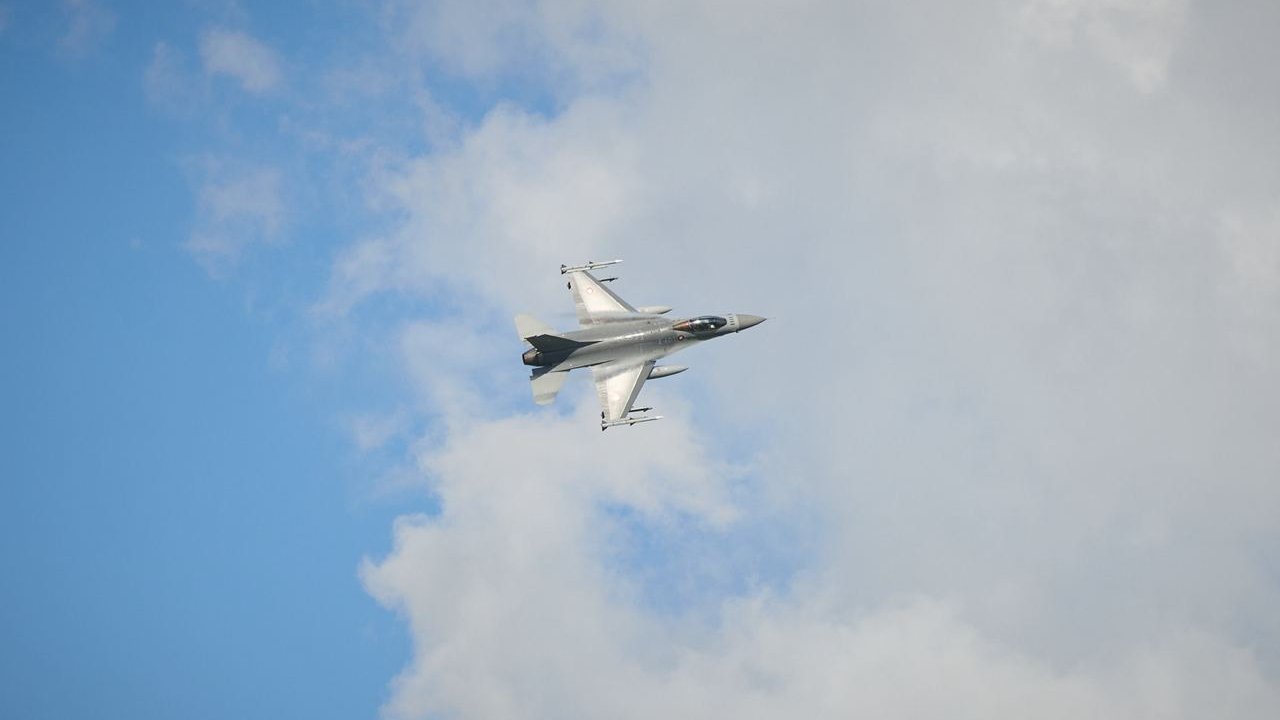 Danimarka'dan Ukrayna’ya F-16 desteği