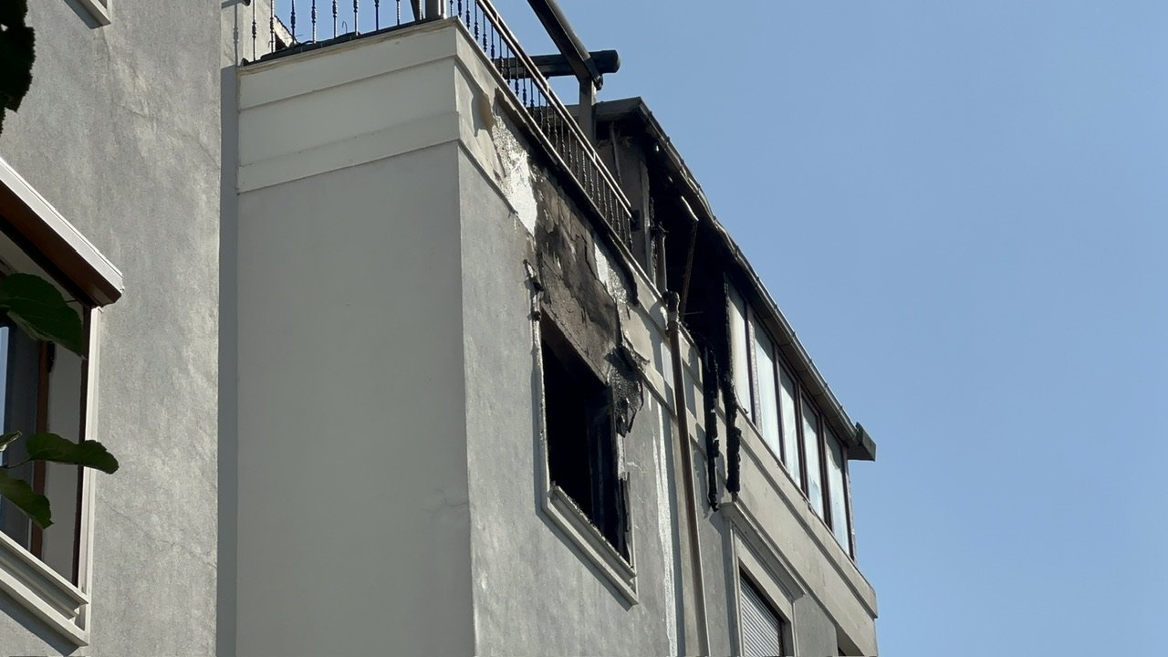 3 katlı binada yangın: İBB eski daire başkanı ve kızı yaralandı eşi hayatını kaybetti