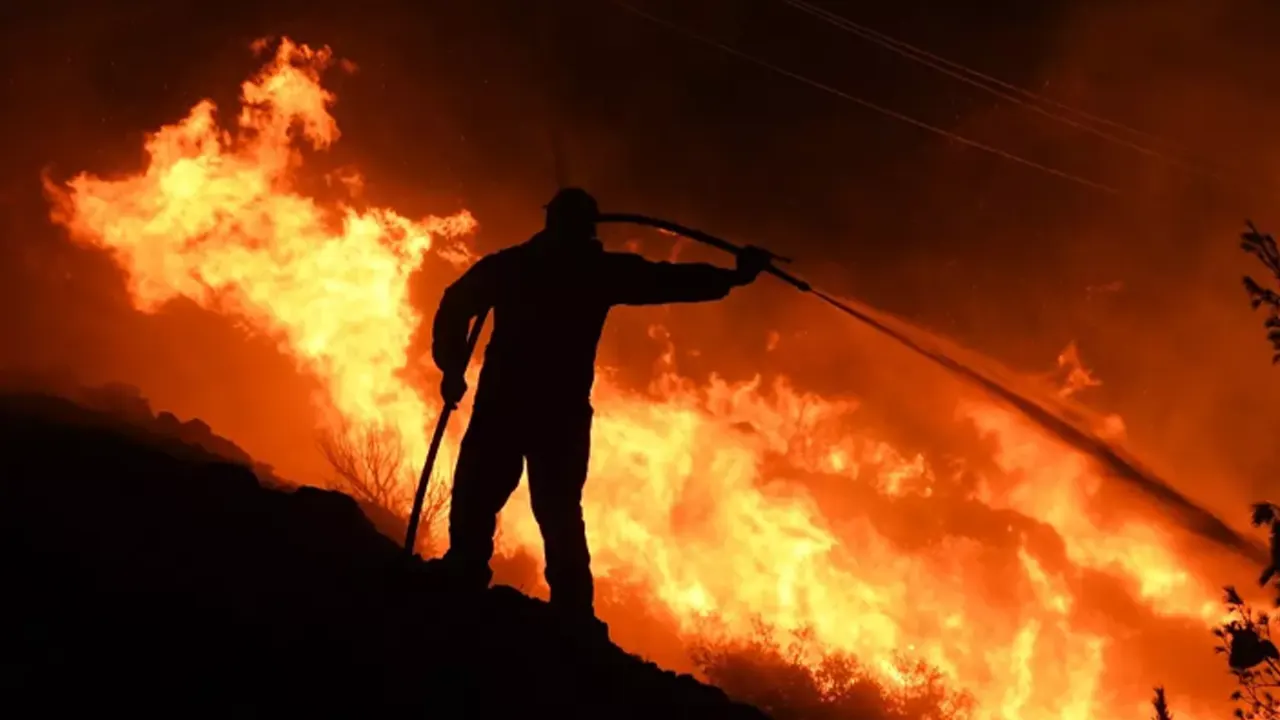 Komşuda orman yangını: Türklerin yaşadığı köylere ulaştı