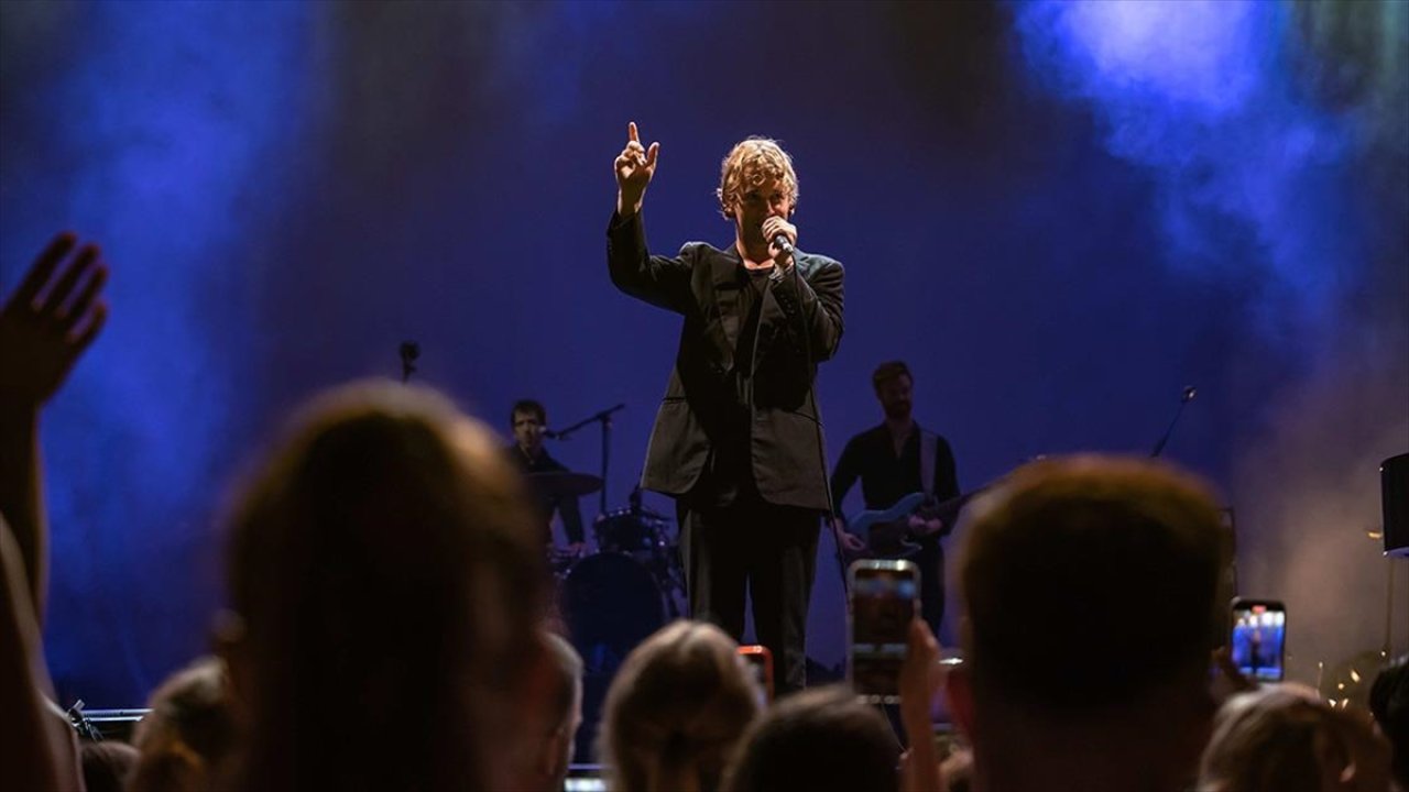 İngiliz şarkıcı Tom Odell, Türkiye'de konser verdi