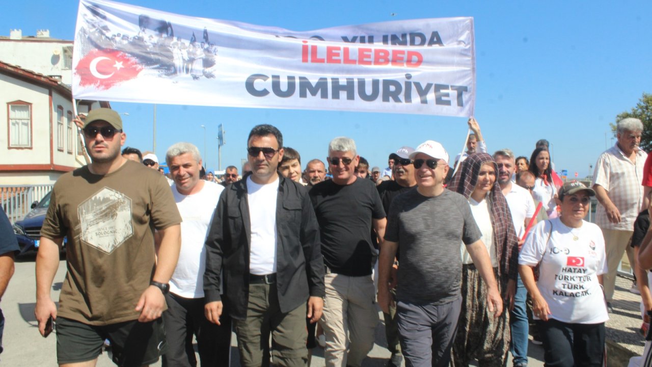 Ümit Özdağ, 'İstiklal Yolu Zafer Yürüyüşü'ne başladı