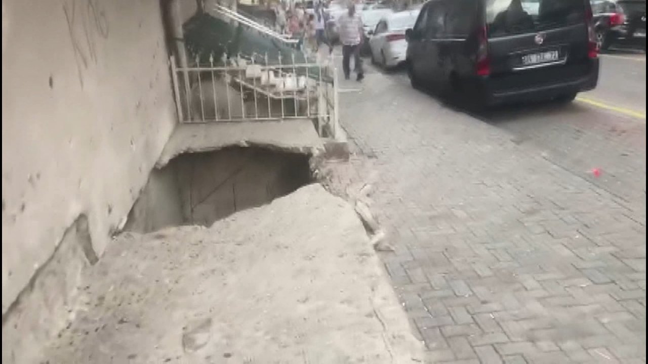 Beton zemin bir anda çöktü: İki kişi çukura düştü