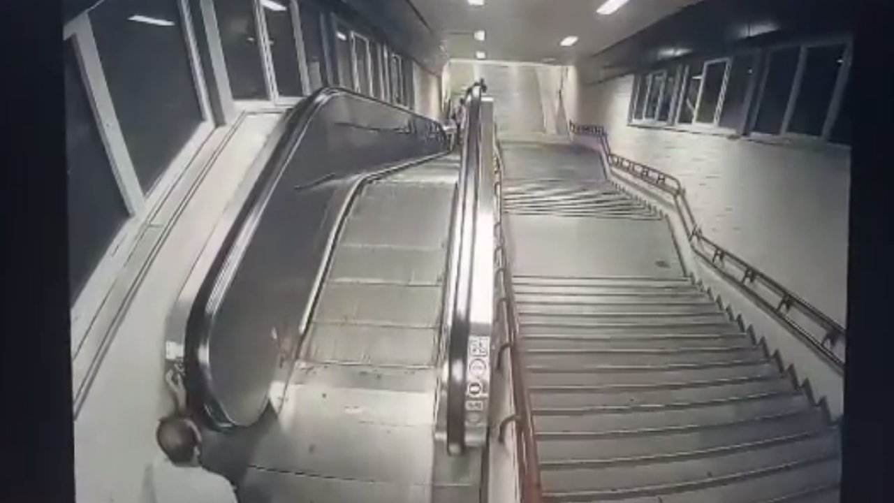Metro sabotajcıları durmuyor! Kalabalığın gelmesini bekleyip düğmeye basıyor…