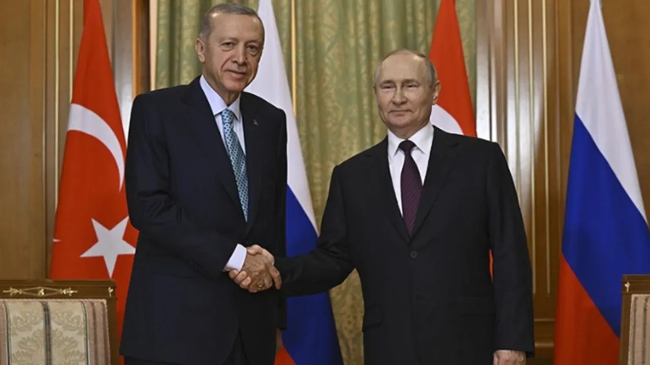Erdoğan ile Putin Soçi'de bir araya geldi: 'Önemli adımlar atacağız'