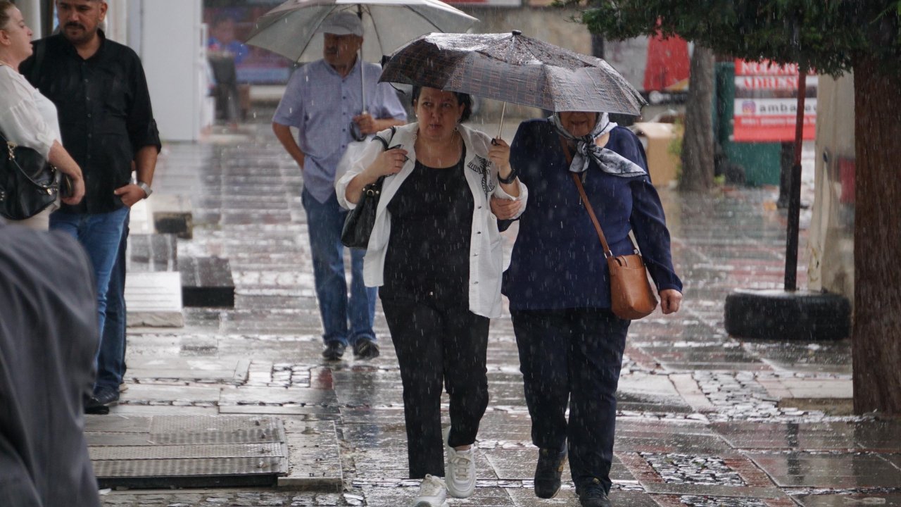 İstanbul’a sağanak yağmur ve sel uyarısı!