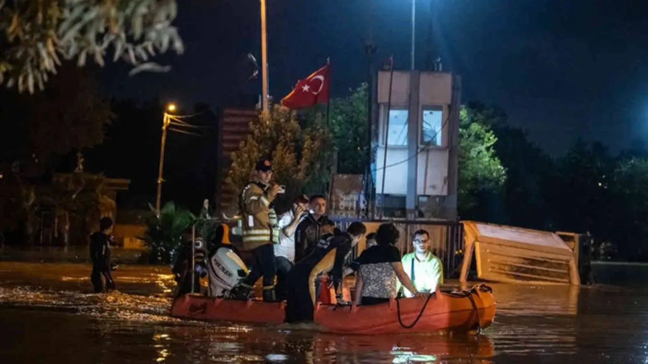 İstanbul'da selden etkilenen ailelere para yardımı