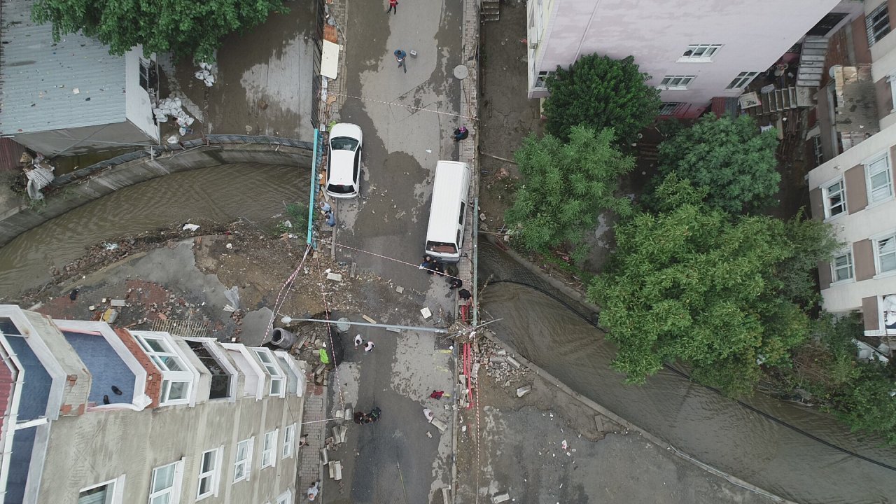 Sel felaketini yaşayan mahalle sakinleri anlattı: 'Can pazarı yaşadık'