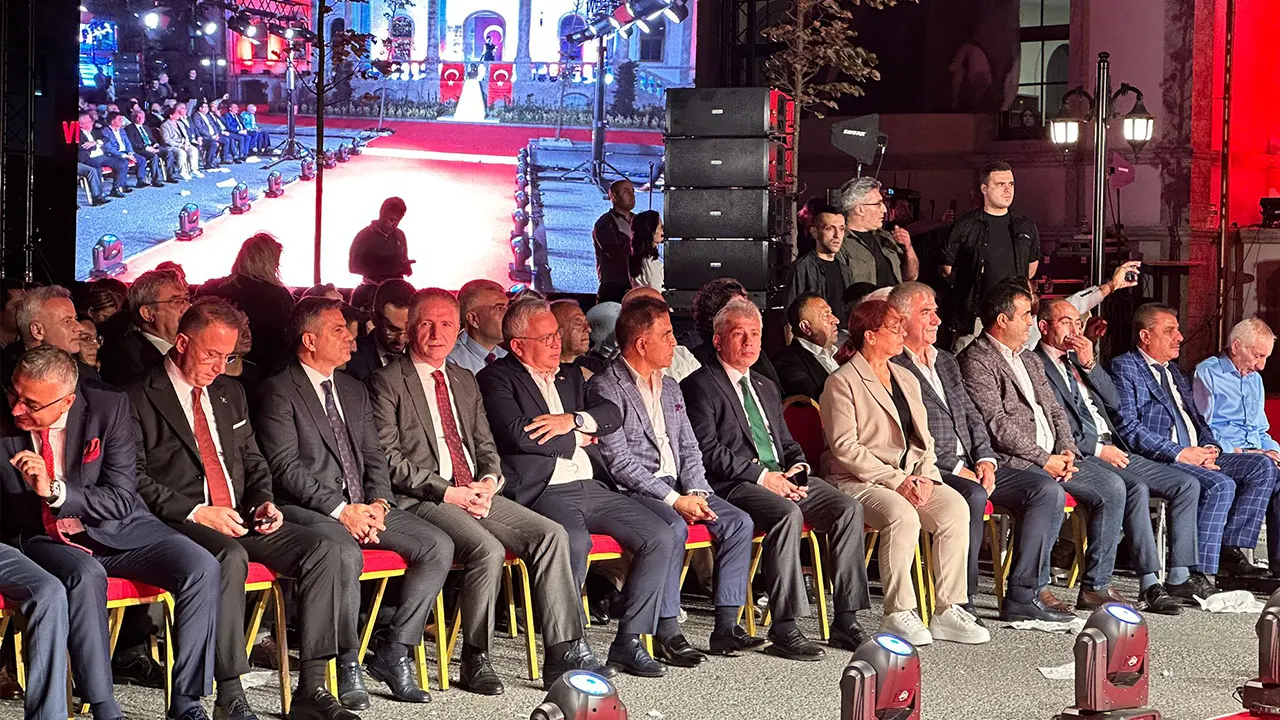 Sivas Kongresi'nin 104. yıldönümü için Kurtuluş Kıyafet Defilesi