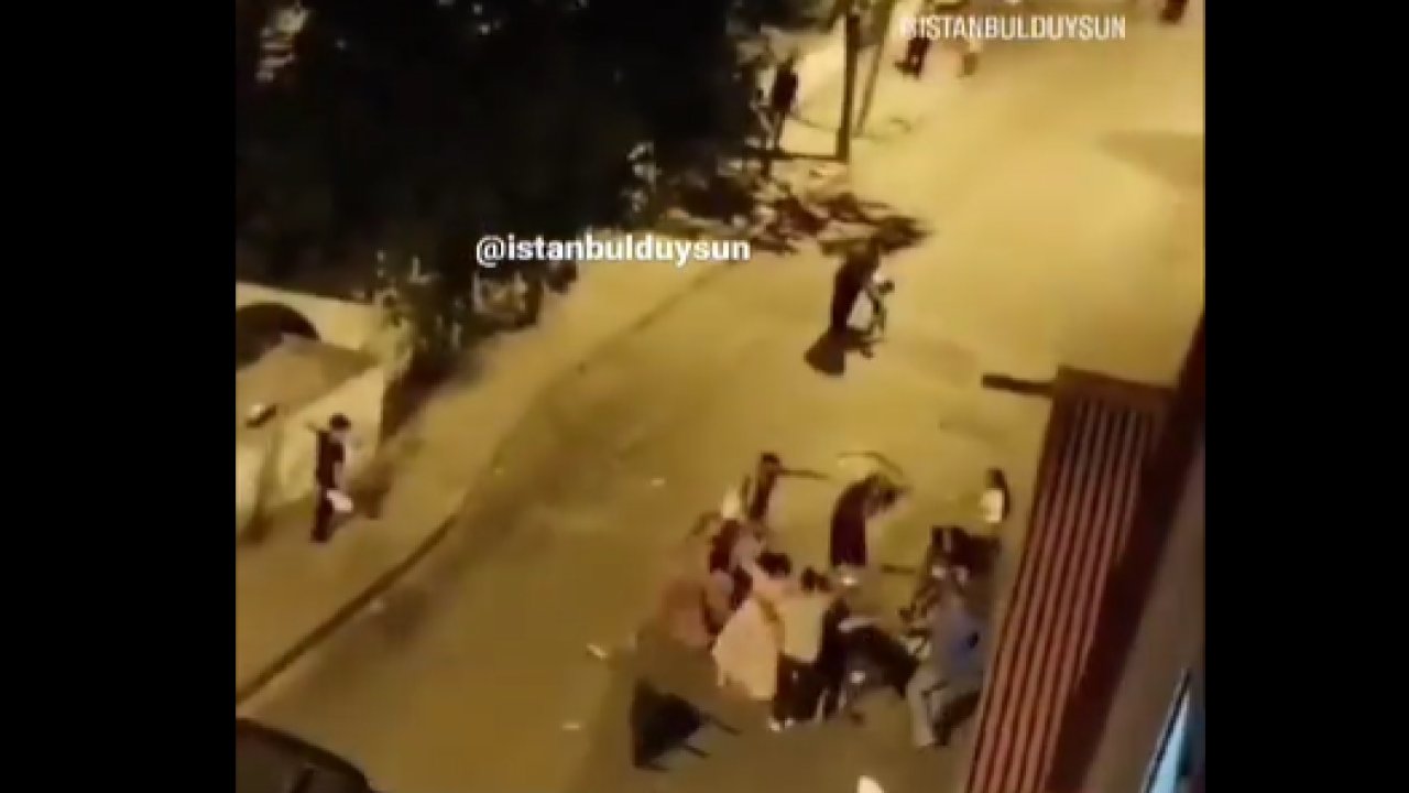 İki aile birbirine girdi! Sokak ortasında taşlı sopalı kavga!