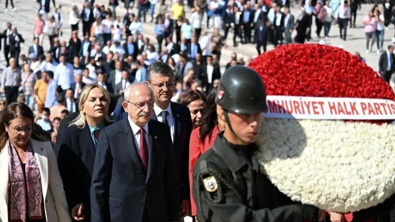 CHP'nin 100'üncü kuruluş yıl dönümü: Kılıçdaroğlu'ndan Anıtkabir'e ziyaret