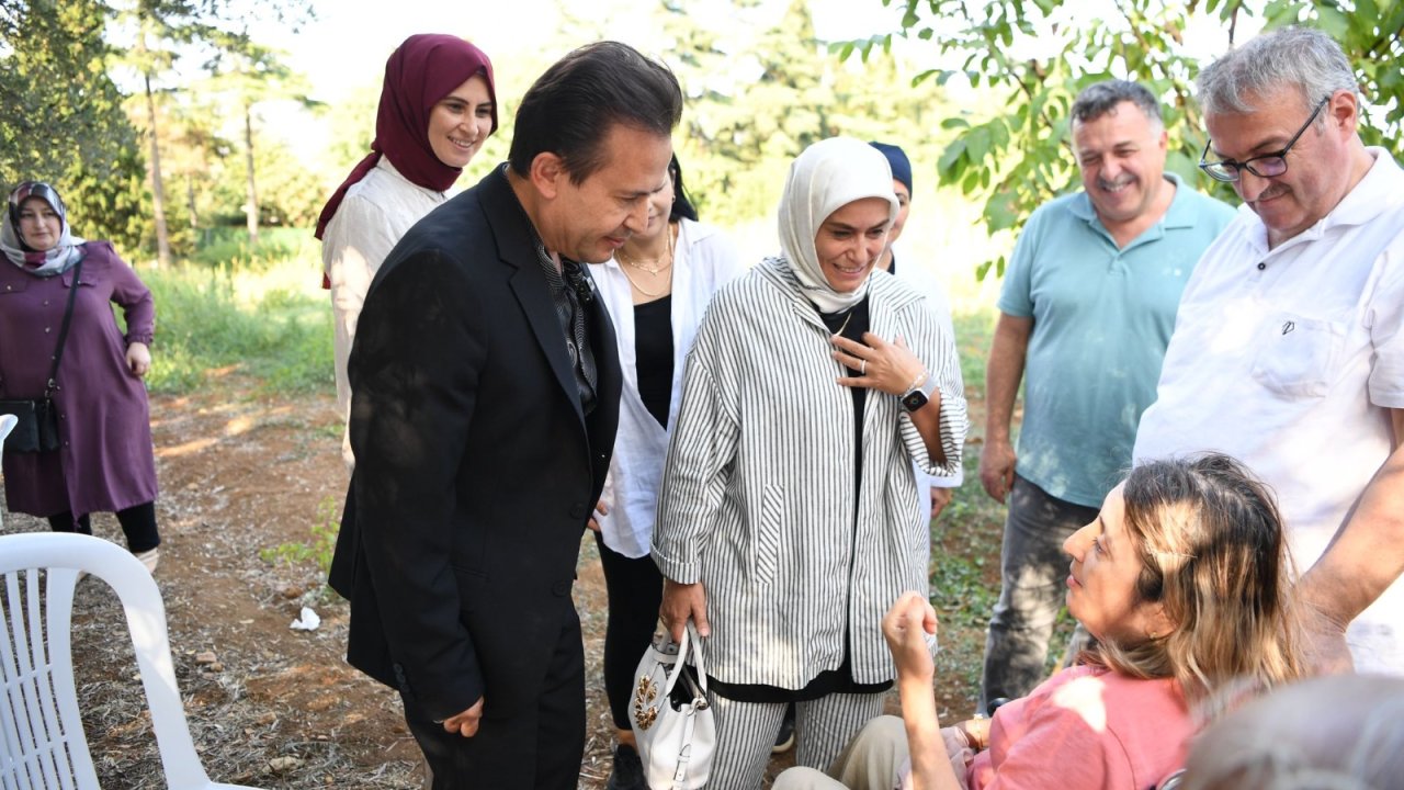 Tuzla Belediye Başkanı, yatağa bağlı yaşayan Akif ve Fatih'i ziyaret etti