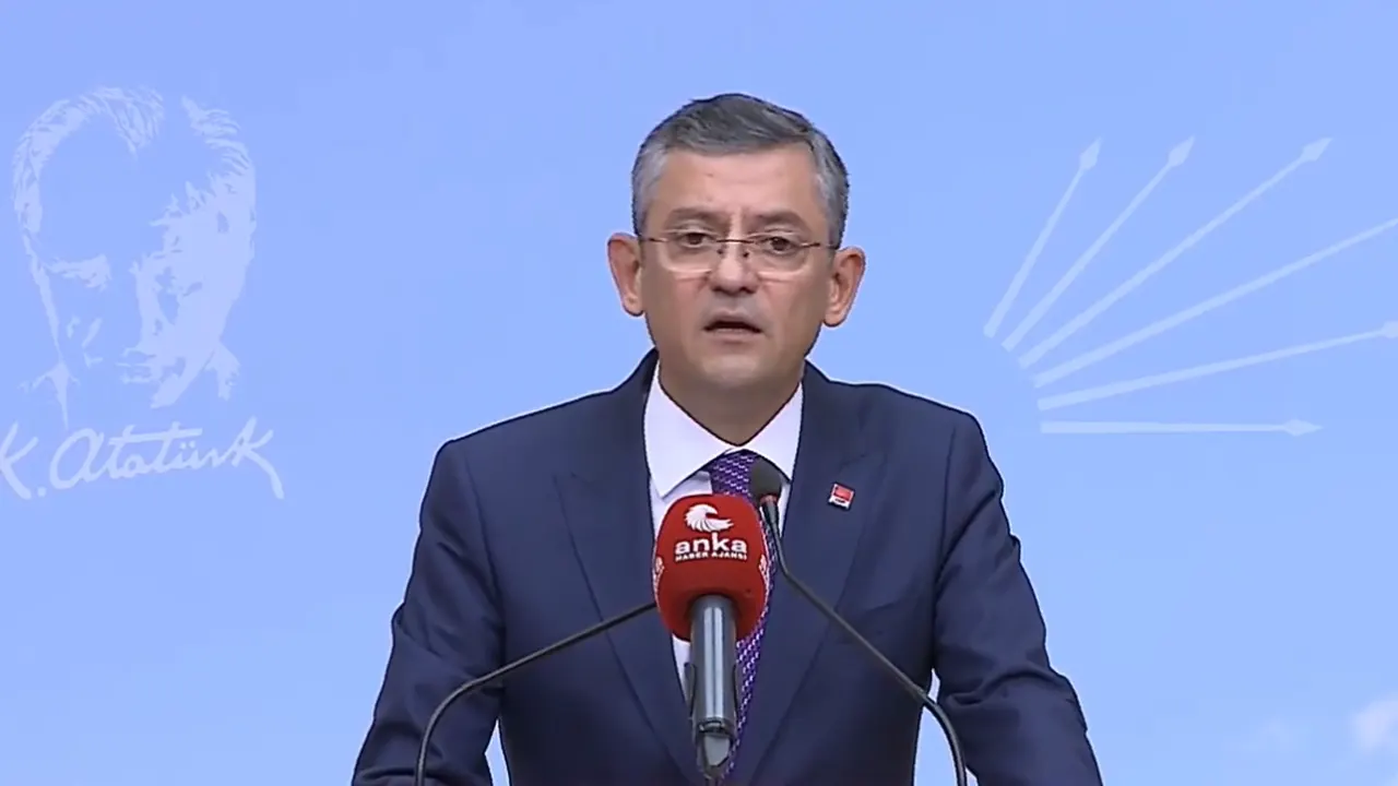 CHP Grup Başkanı Özgür Özel adaylığını ilan etti